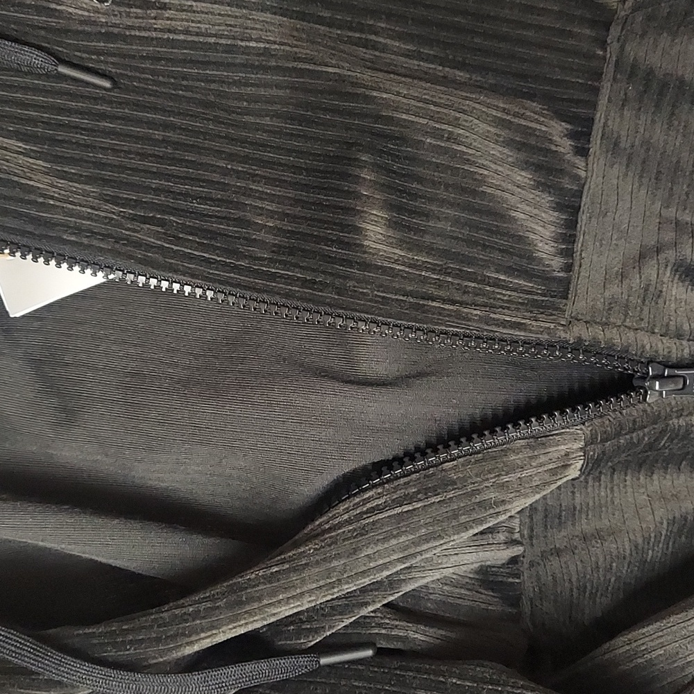 Adidas - Picture 16 of 16